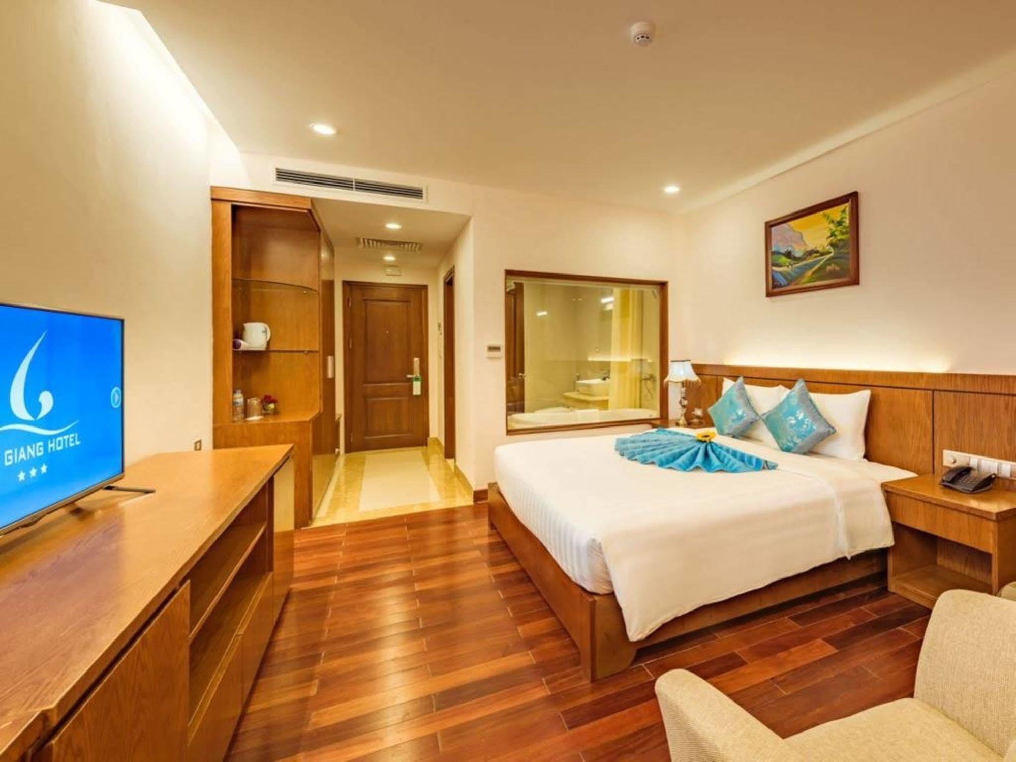 Lam Giang Hotel Vinh Exterior photo