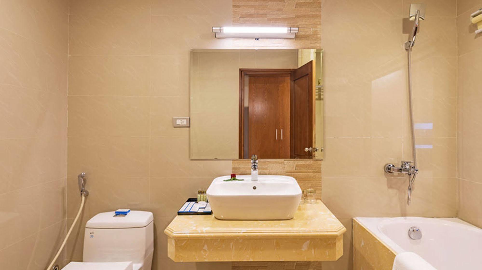 Lam Giang Hotel Vinh Exterior photo