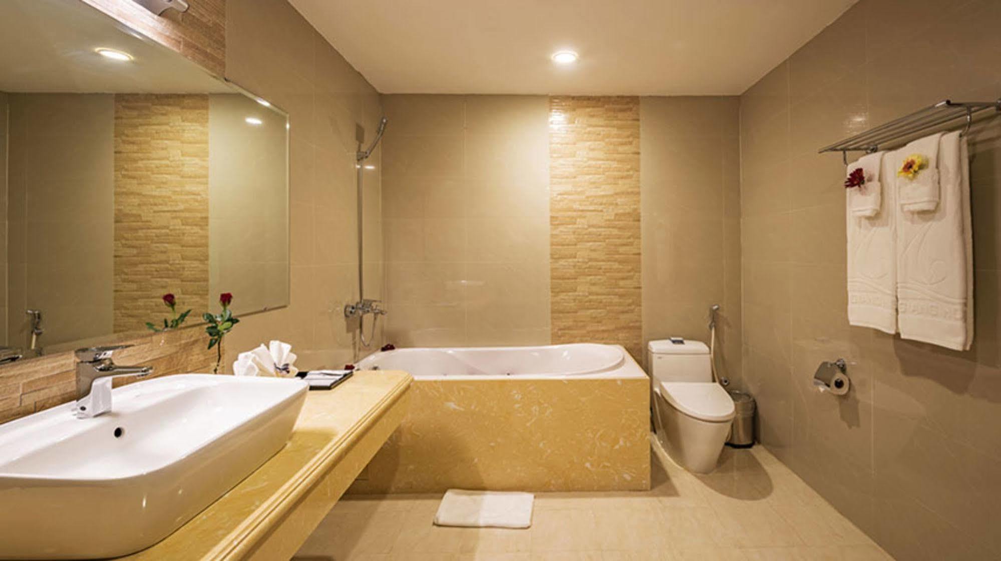 Lam Giang Hotel Vinh Exterior photo